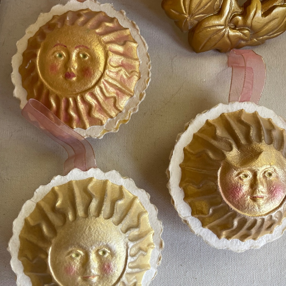 Gilded Treasures! Lot of 15+ Handmade paper and plaster ornaments &  decor items - Picture 6 of 15